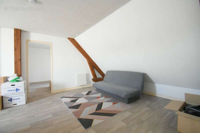 Maison à SAINT-REMY-EN-ROLLAT