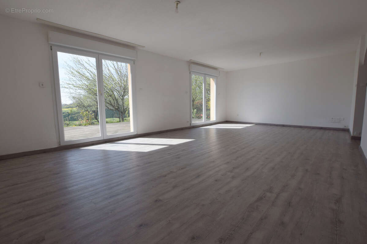 Maison à VIEUX-CHARMONT