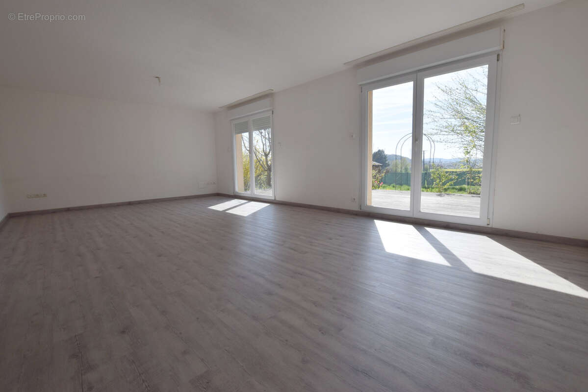 Maison à VIEUX-CHARMONT