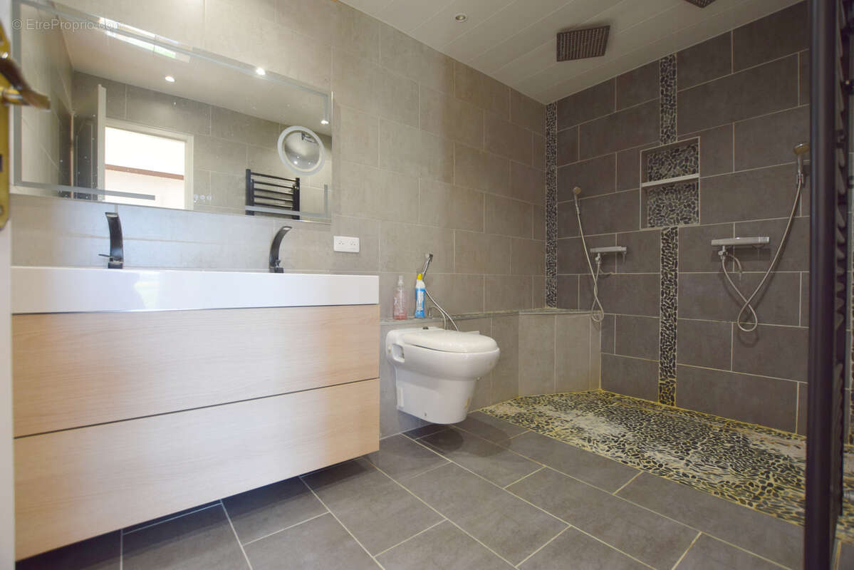 Maison à VIEUX-CHARMONT