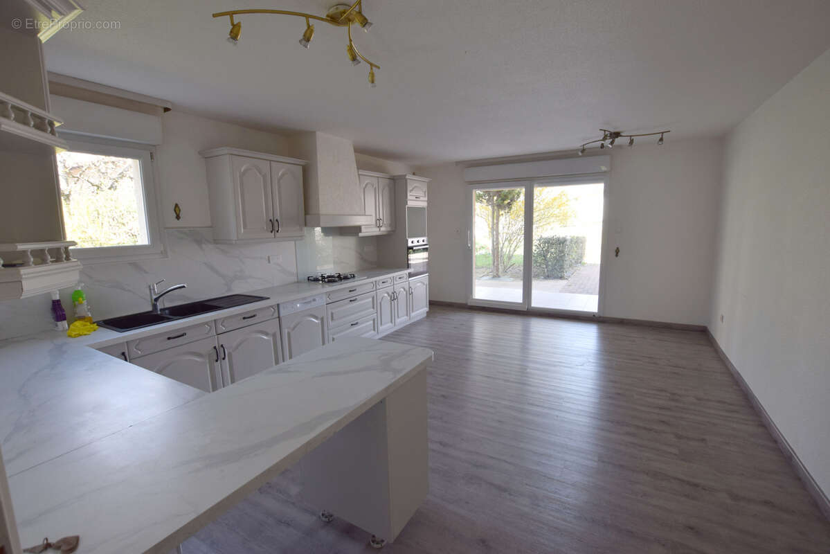 Maison à VIEUX-CHARMONT