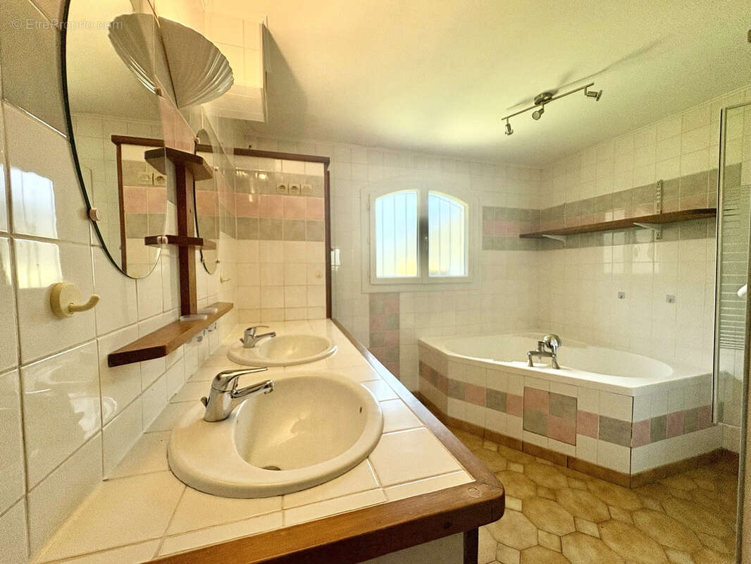 Maison à ROUSSILLON