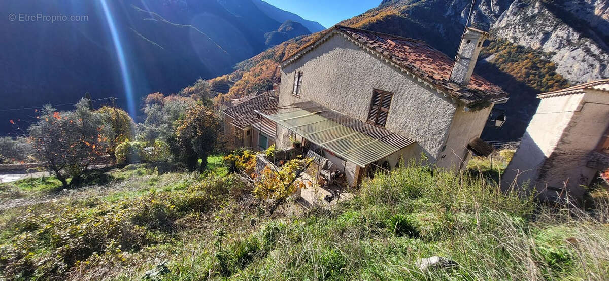 Maison à AIGLUN