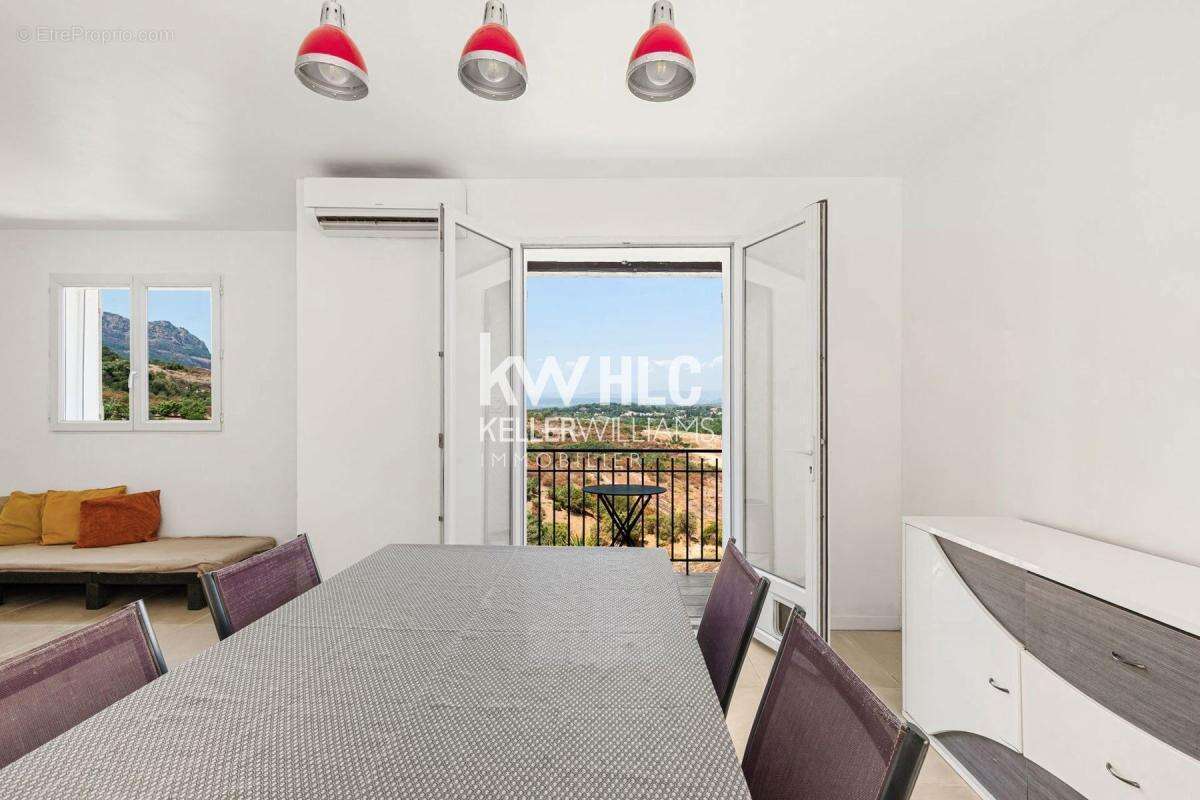 Maison à ROQUEBRUNE-SUR-ARGENS