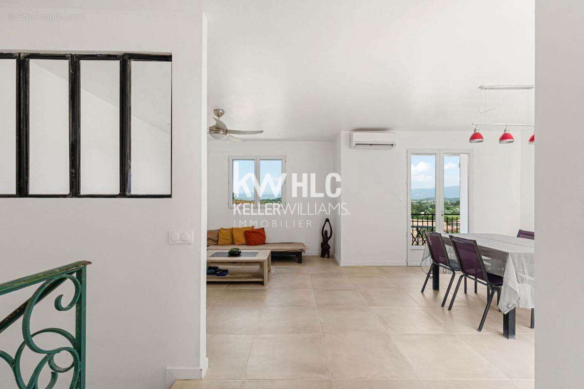 Maison à ROQUEBRUNE-SUR-ARGENS