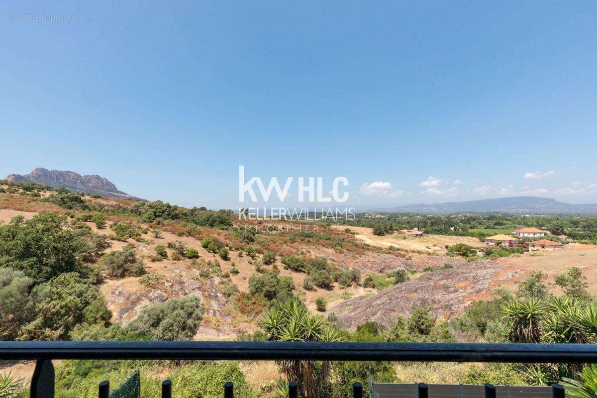 Maison à ROQUEBRUNE-SUR-ARGENS