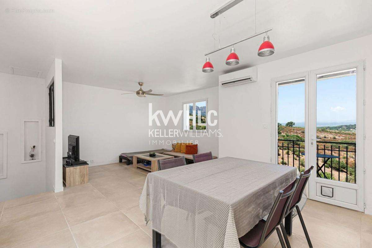 Maison à ROQUEBRUNE-SUR-ARGENS