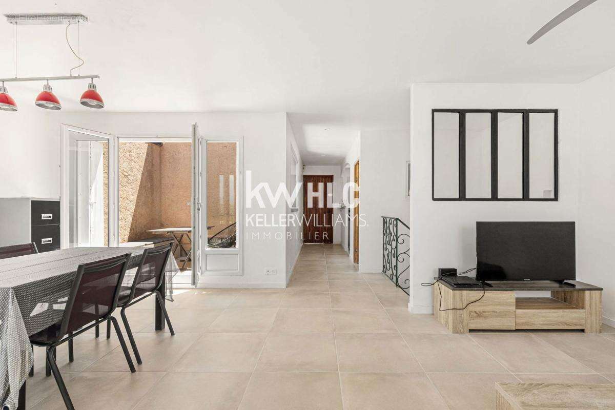 Maison à ROQUEBRUNE-SUR-ARGENS