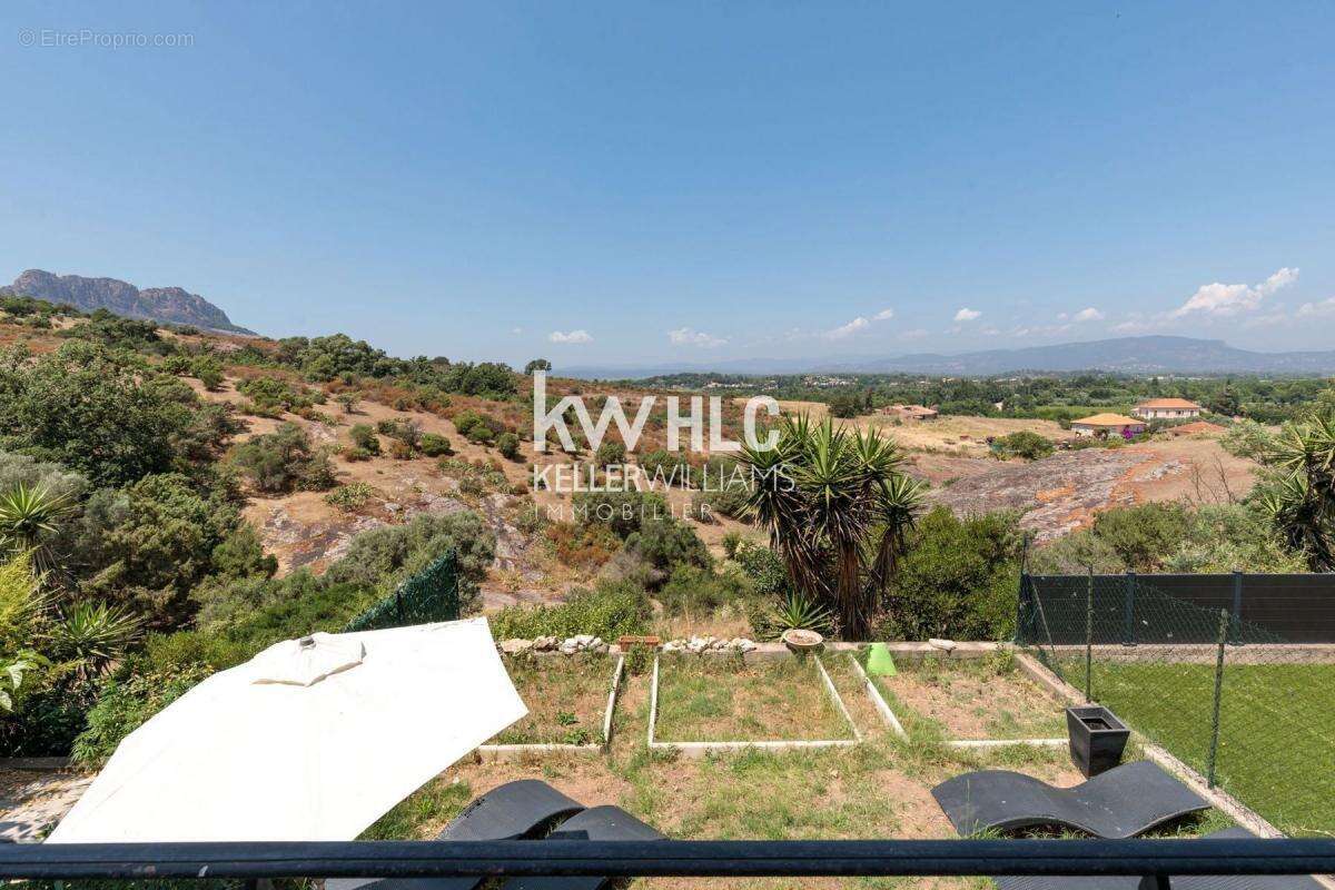 Maison à ROQUEBRUNE-SUR-ARGENS