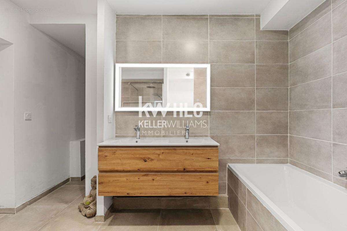 Maison à ROQUEBRUNE-SUR-ARGENS