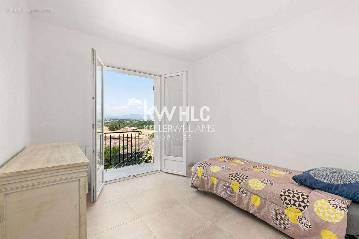 Maison à ROQUEBRUNE-SUR-ARGENS