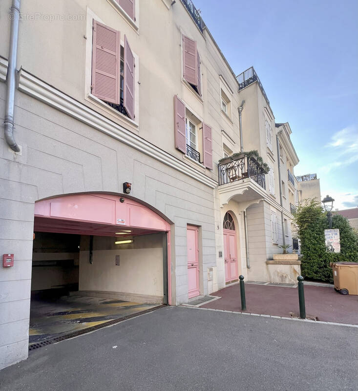 Parking à LE PLESSIS-ROBINSON