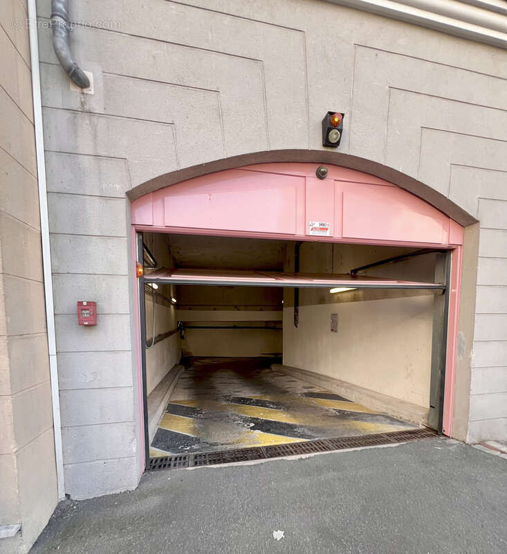 Parking à LE PLESSIS-ROBINSON