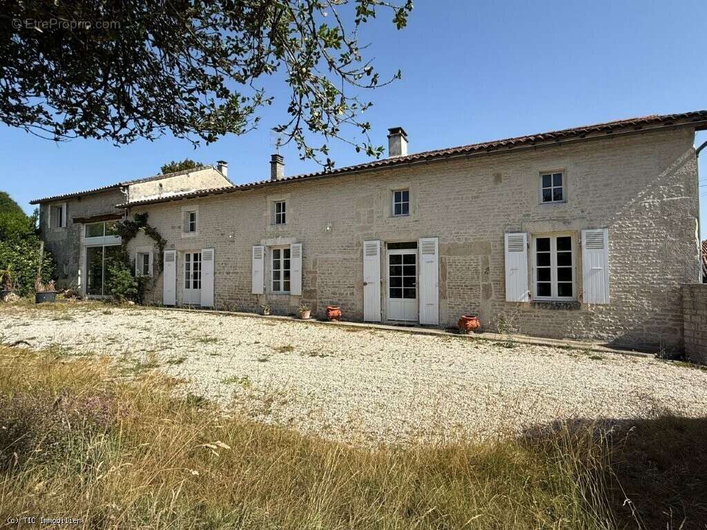 Maison à VILLEFAGNAN