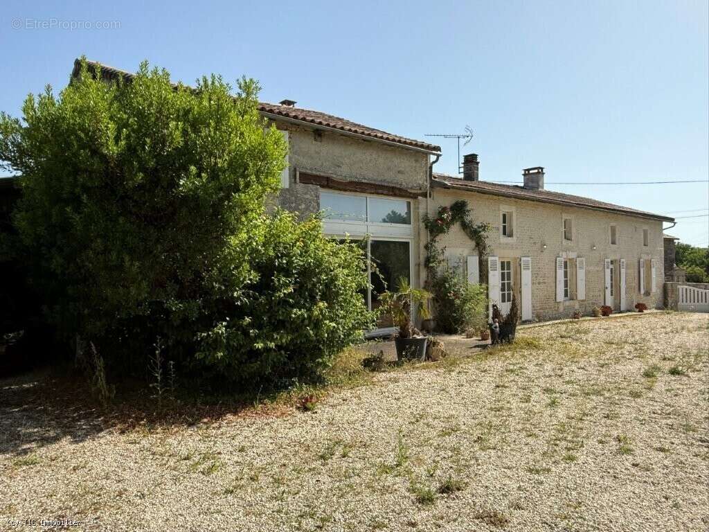 Maison à VILLEFAGNAN