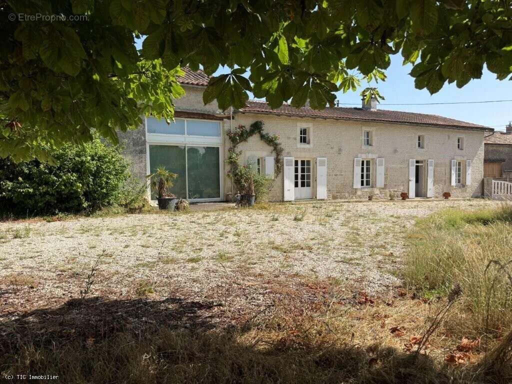 Maison à VILLEFAGNAN