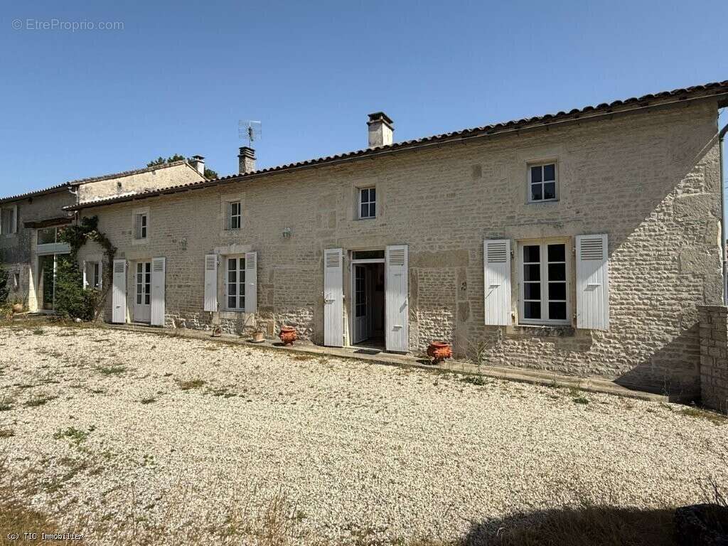 Maison à VILLEFAGNAN