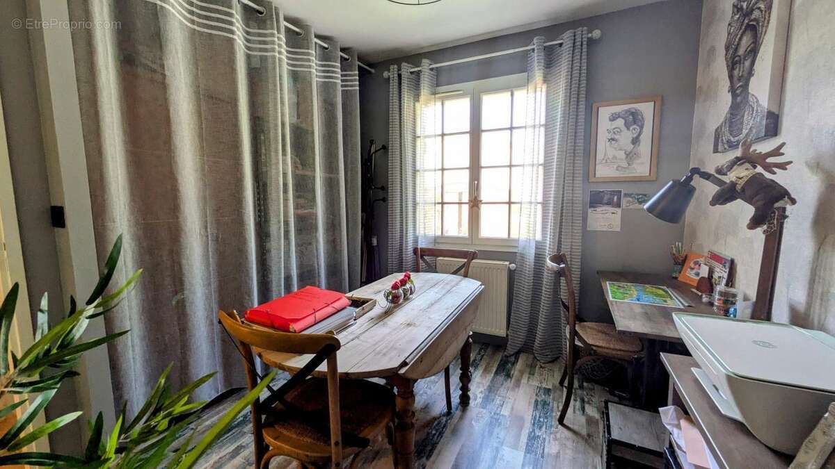 Maison à PRIGNAC-ET-MARCAMPS