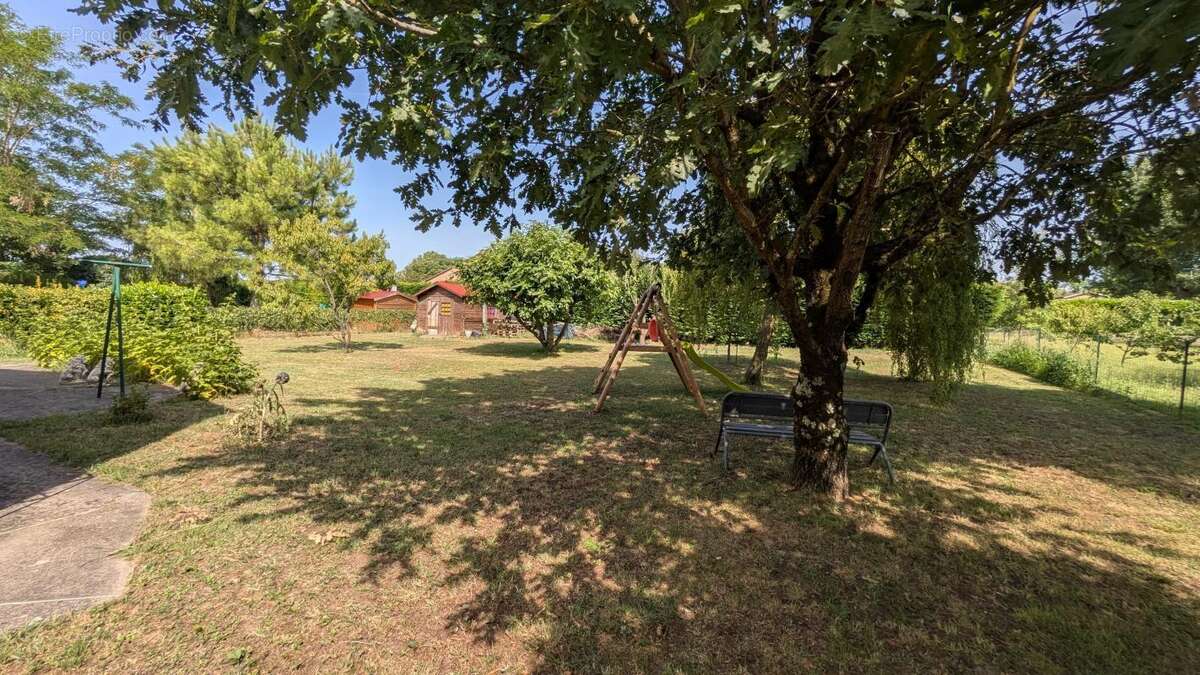 Maison à PRIGNAC-ET-MARCAMPS