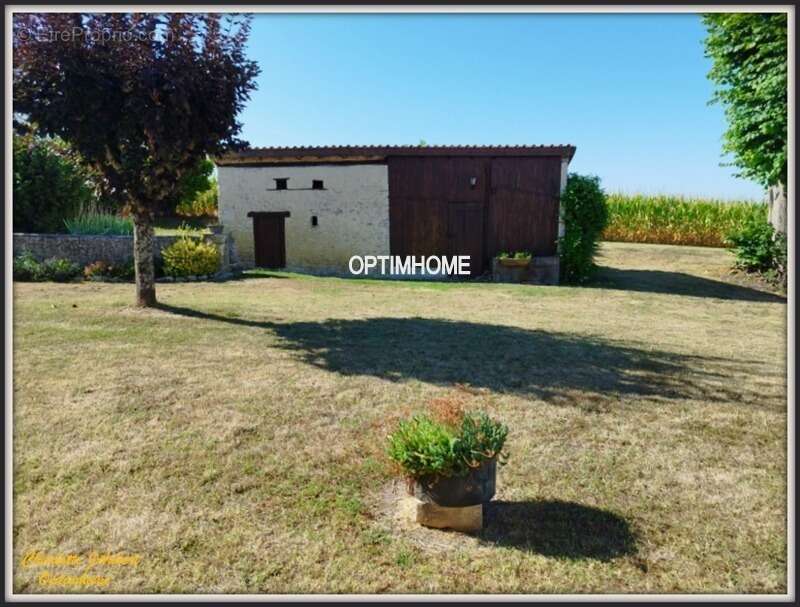 Maison à BARBEZIEUX-SAINT-HILAIRE