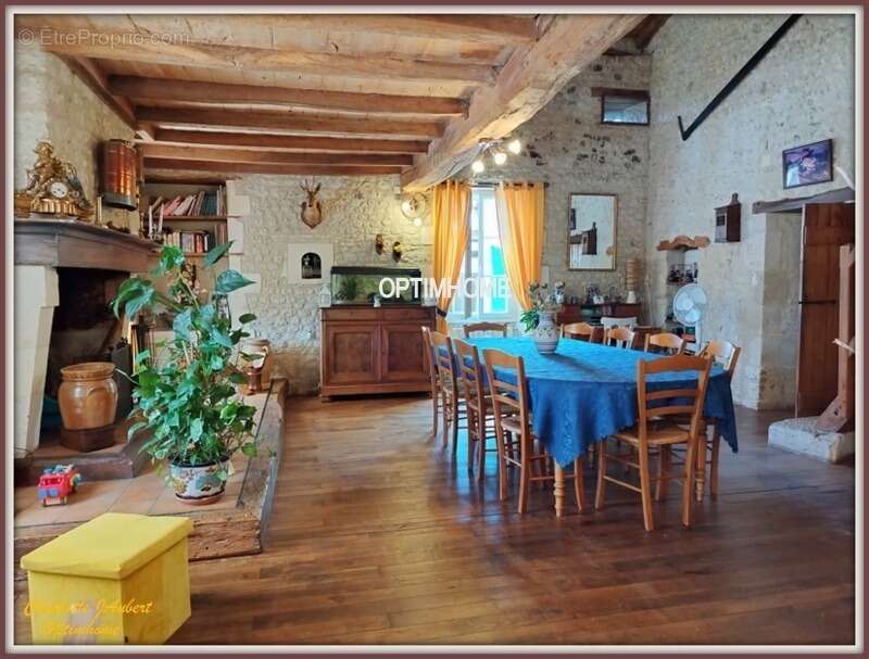 Maison à BARBEZIEUX-SAINT-HILAIRE