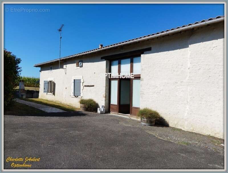 Maison à BARBEZIEUX-SAINT-HILAIRE