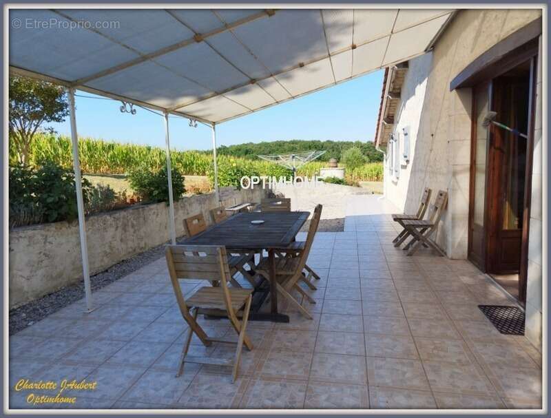 Maison à BARBEZIEUX-SAINT-HILAIRE