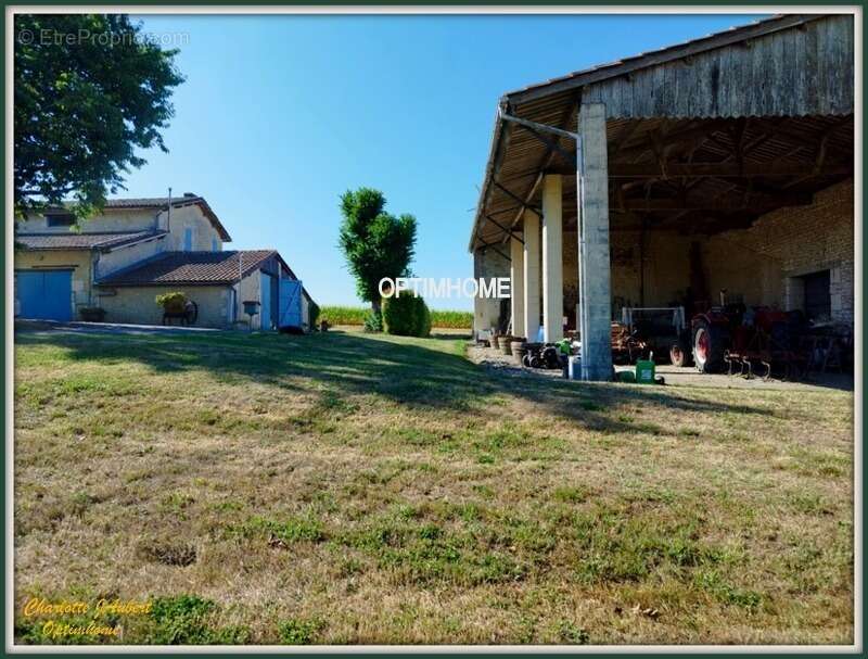 Maison à BARBEZIEUX-SAINT-HILAIRE