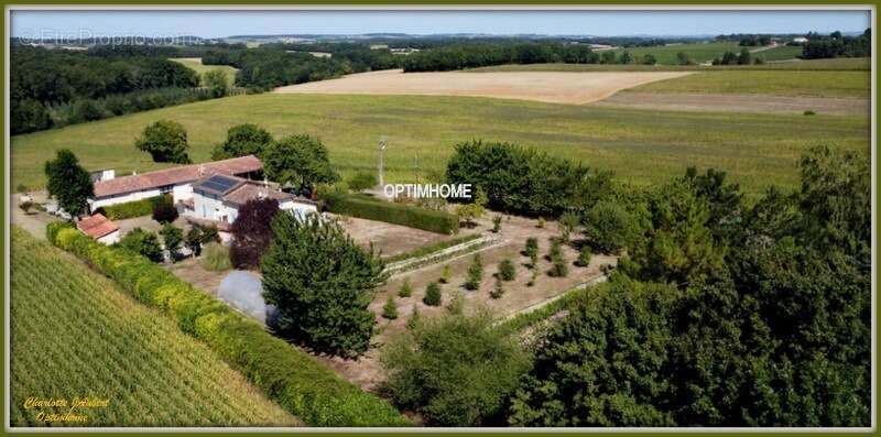 Maison à BARBEZIEUX-SAINT-HILAIRE