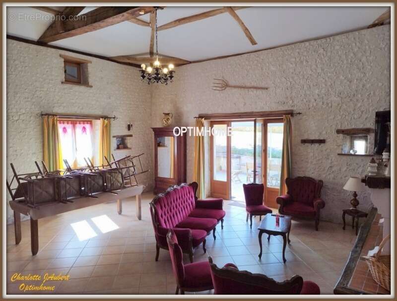 Maison à BARBEZIEUX-SAINT-HILAIRE