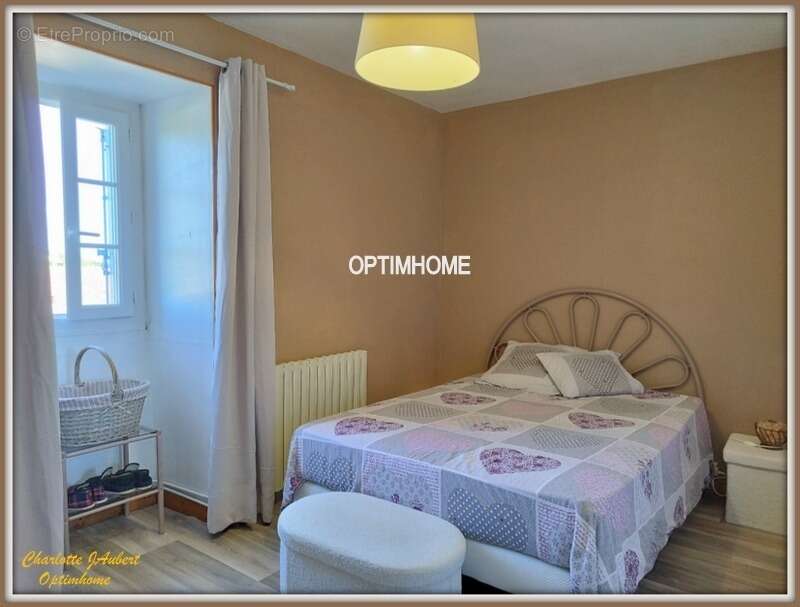 Maison à BARBEZIEUX-SAINT-HILAIRE