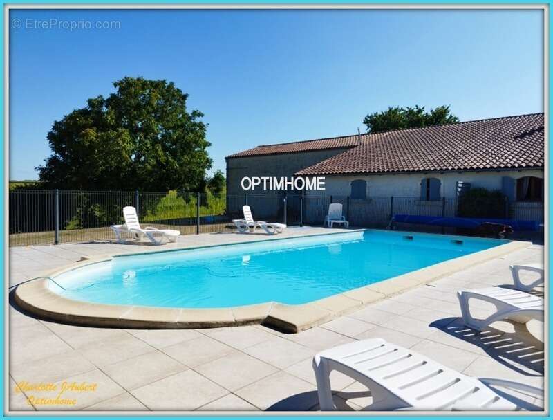 Maison à BARBEZIEUX-SAINT-HILAIRE