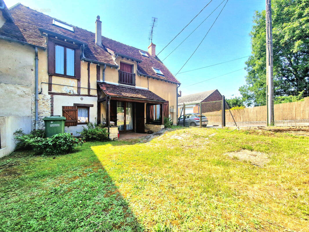 Maison à VILLENEUVE-LE-COMTE