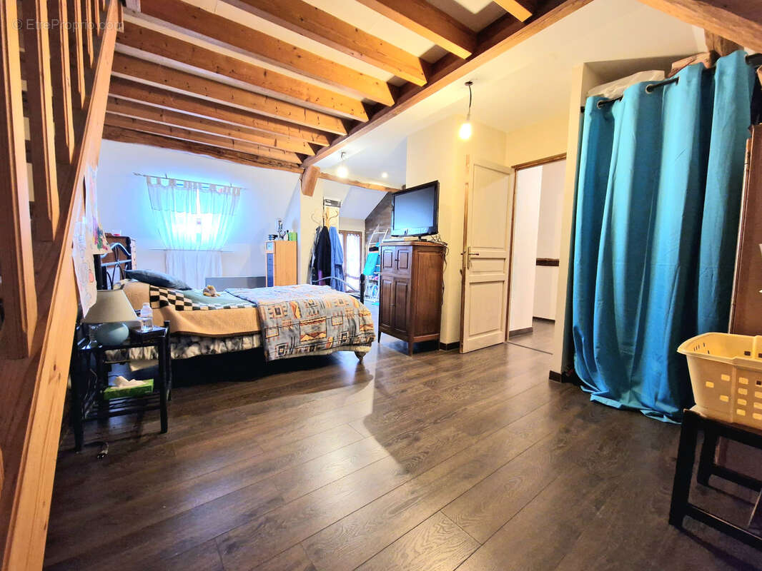 Maison à VILLENEUVE-LE-COMTE