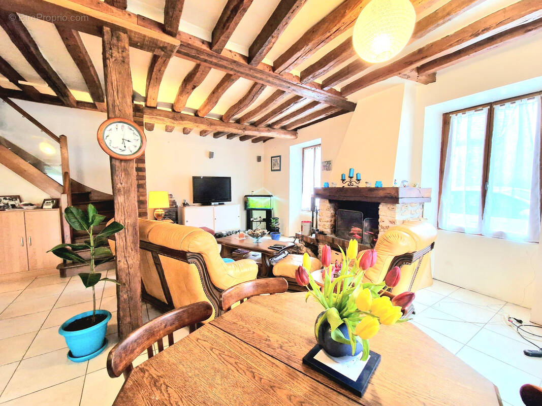 Maison à VILLENEUVE-LE-COMTE