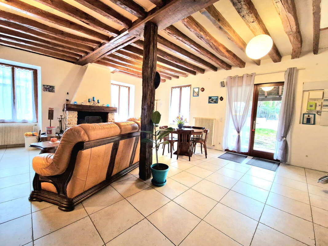 Maison à VILLENEUVE-LE-COMTE