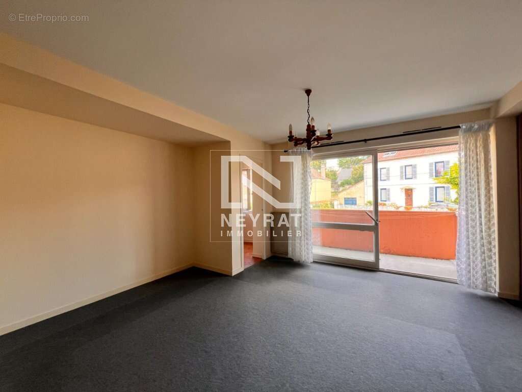 Appartement à EPINAC