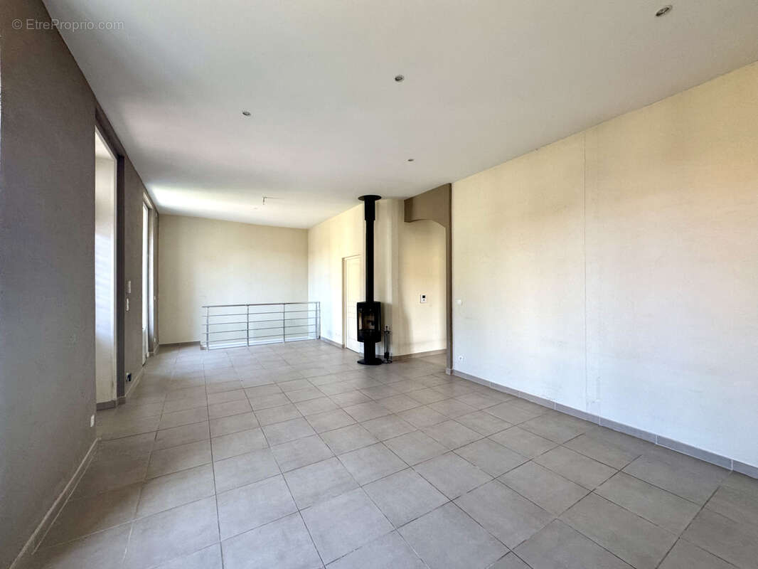 Maison à LES ROCHES-DE-CONDRIEU