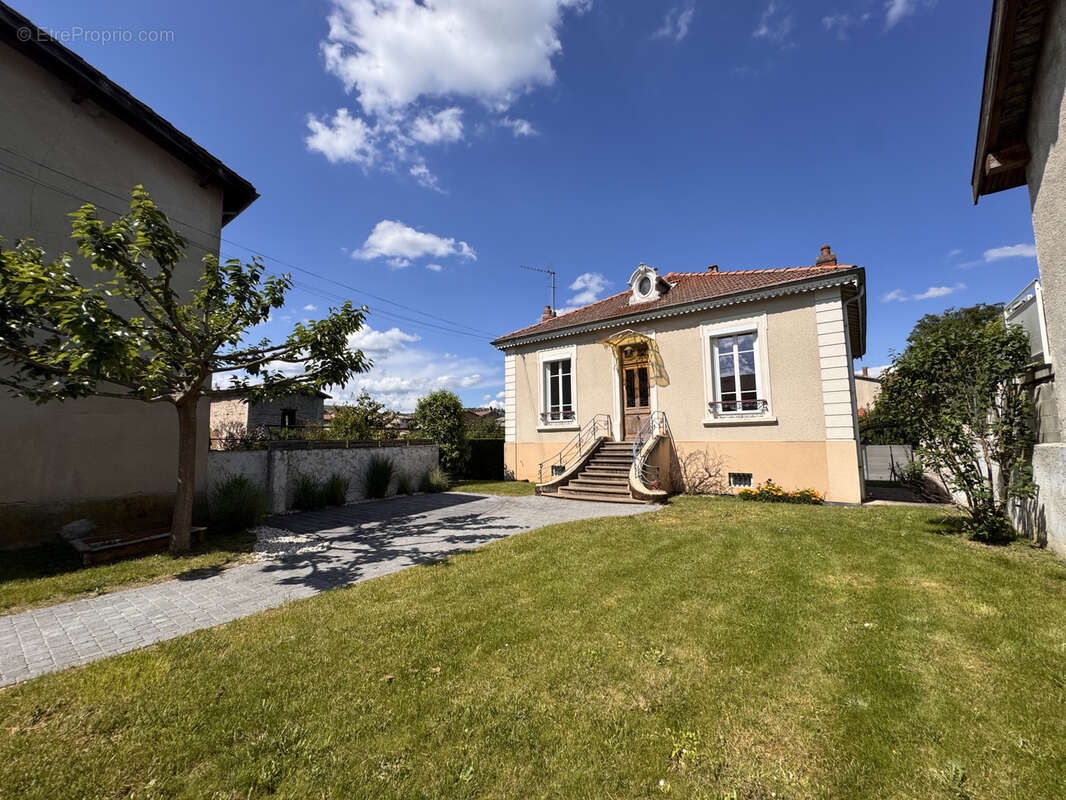 Maison à LES ROCHES-DE-CONDRIEU
