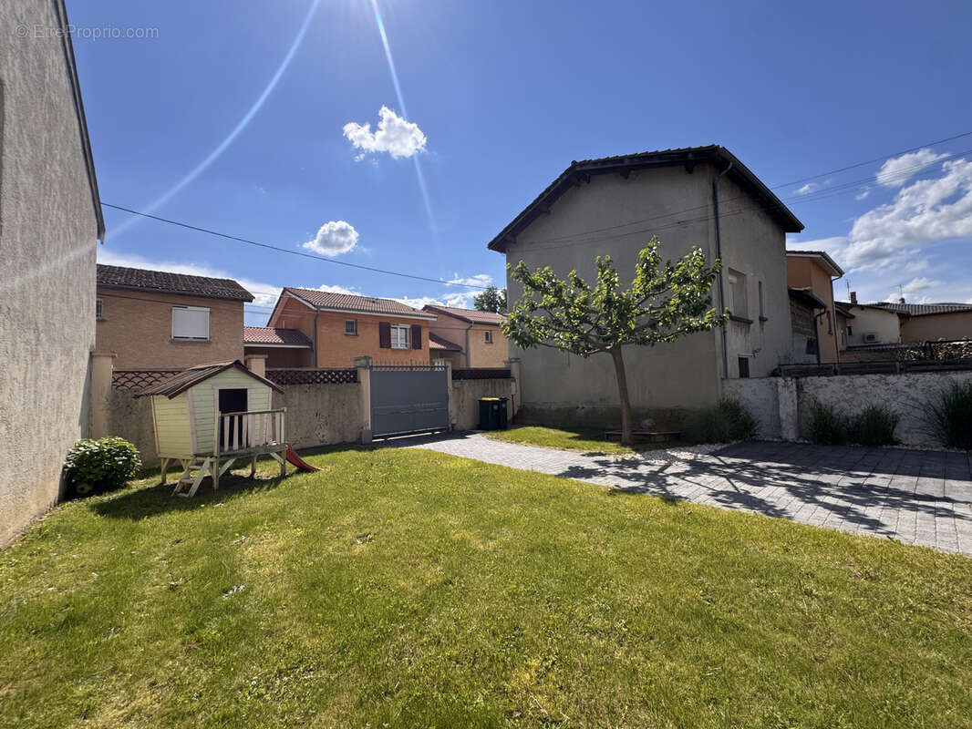 Maison à LES ROCHES-DE-CONDRIEU
