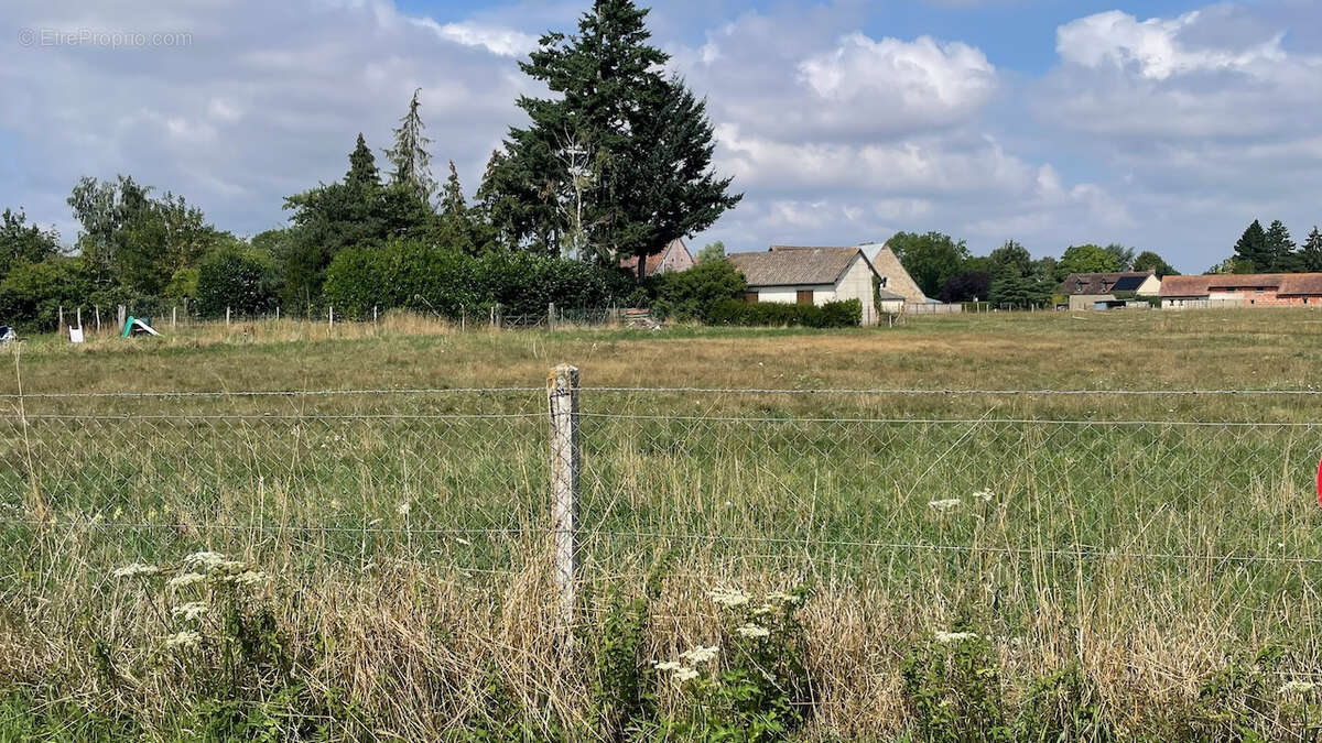 Terrain à LA CROISILLE