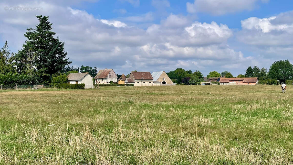 Terrain à LA CROISILLE