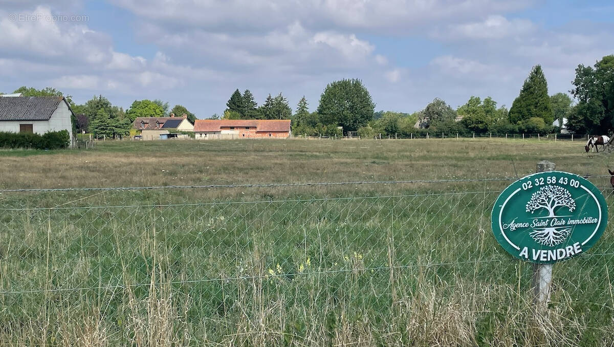 Terrain à LA CROISILLE