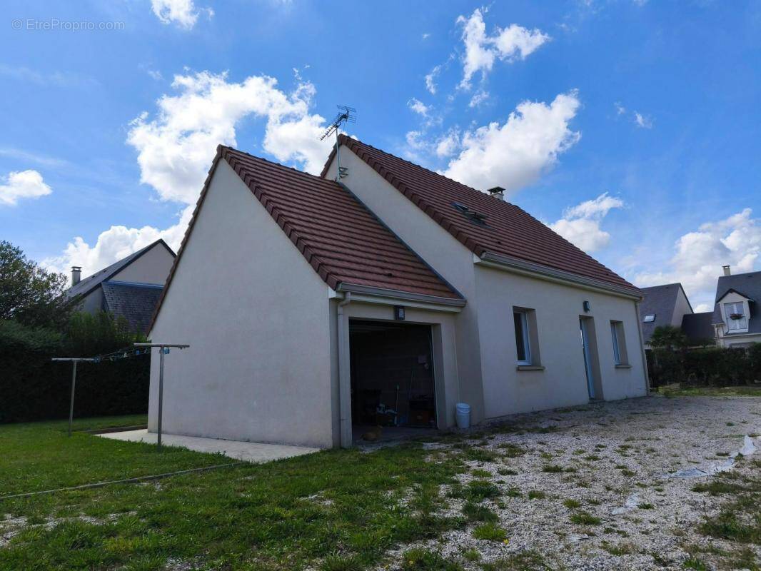 Maison à FEUGUEROLLES-BULLY