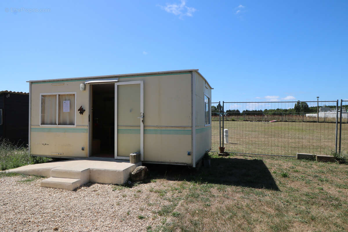 Commerce à SAINT-JUST-LUZAC