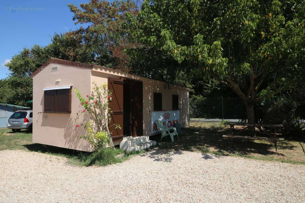 Commerce à SAINT-JUST-LUZAC