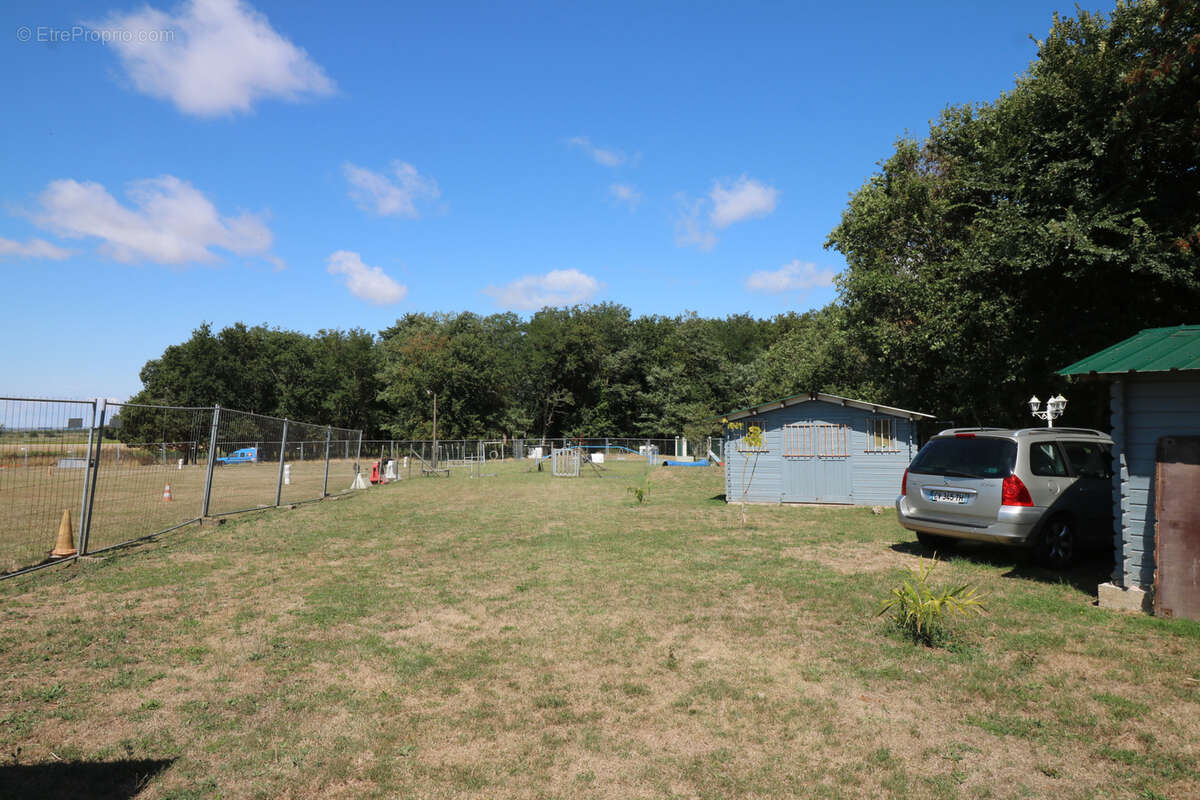 Commerce à SAINT-JUST-LUZAC