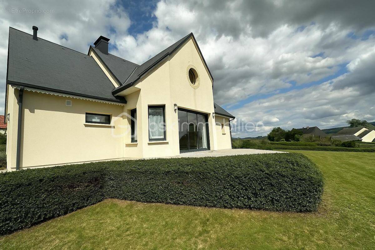 Maison à TESSY-SUR-VIRE