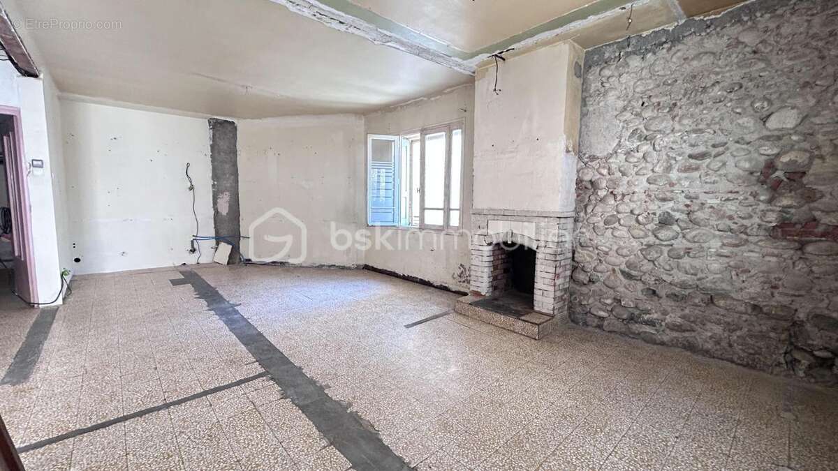 Maison à PEZILLA-LA-RIVIERE