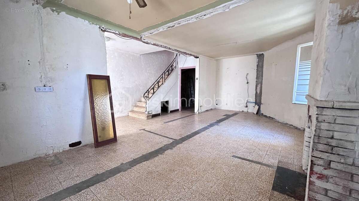 Maison à PEZILLA-LA-RIVIERE